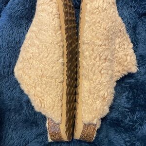 BRAND NEW Cozy Cream IB (Intentionally Blank) Women's Slippers-Size 8